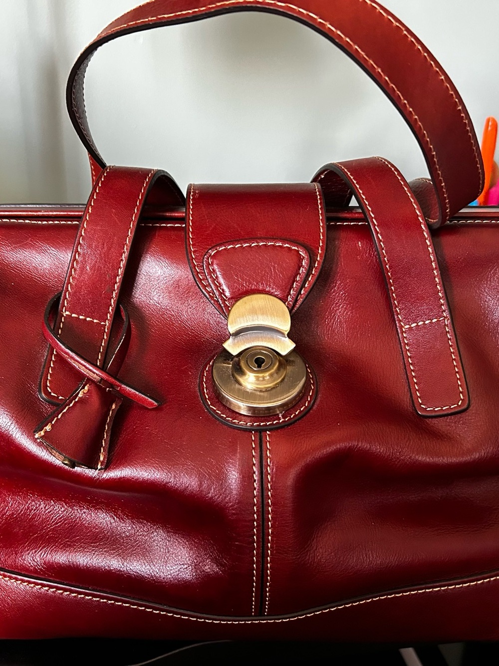 À. Bellucci bag - used once-  elegant Red Leather Bag with Brass Turn-Lock